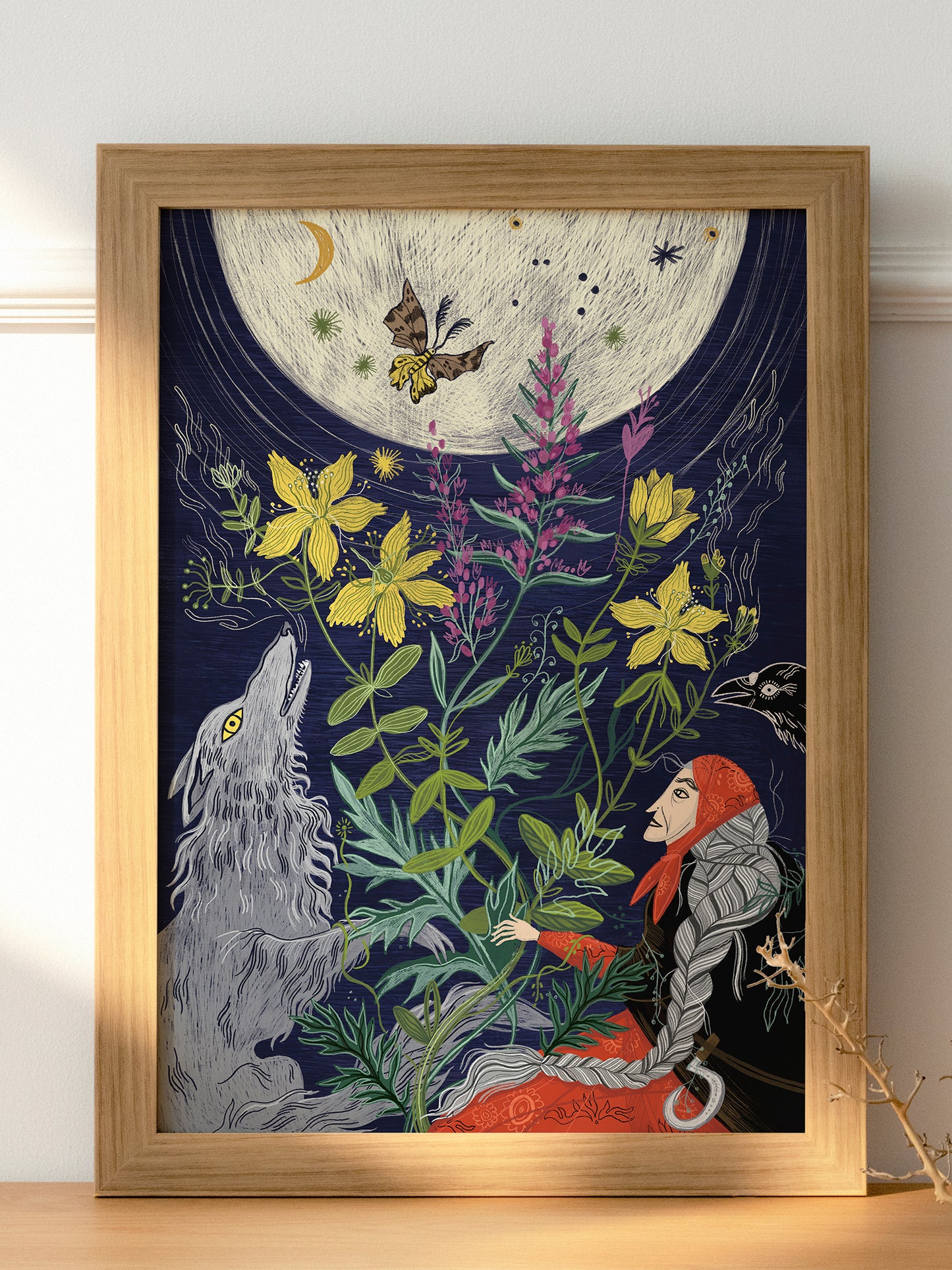 „Szeptucha" – wydruk Giclée na papierze Fine Art Ilford Matt 235 gsm, nastrojowa ilustracja z ludową uzdrowicielką i wilkiem nocą