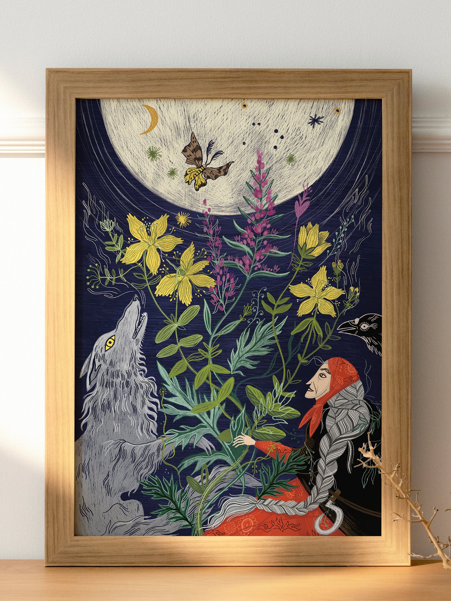 „Szeptucha" – wydruk Giclée na papierze Fine Art Ilford Matt 235 gsm, nastrojowa ilustracja z ludową uzdrowicielką i wilkiem nocą