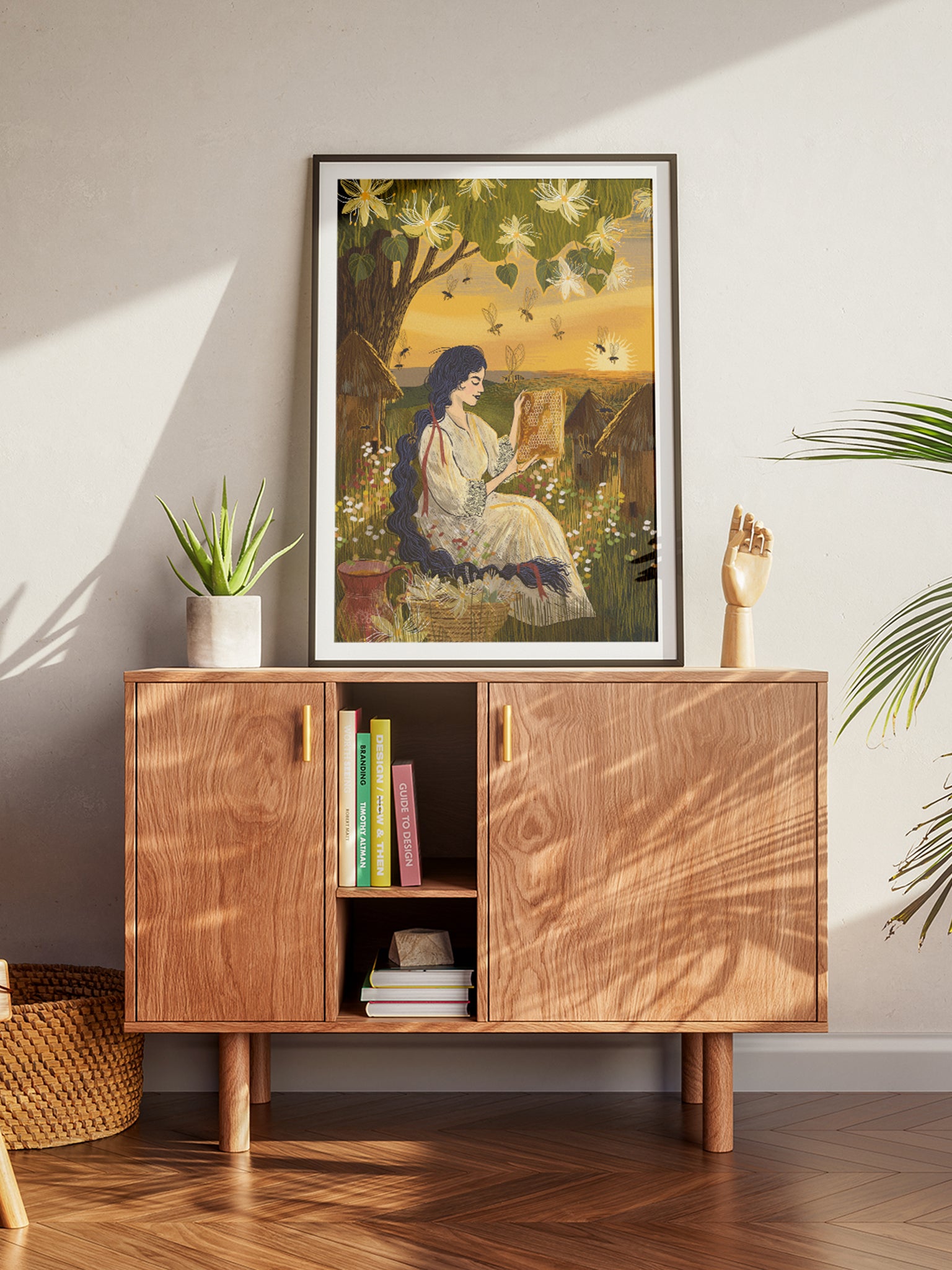 Wydruk „Kraina miodu" w ramie na ścianie nad drewnianą komodą – dekoracja ścienna folk art, Natalia Noszczyńska