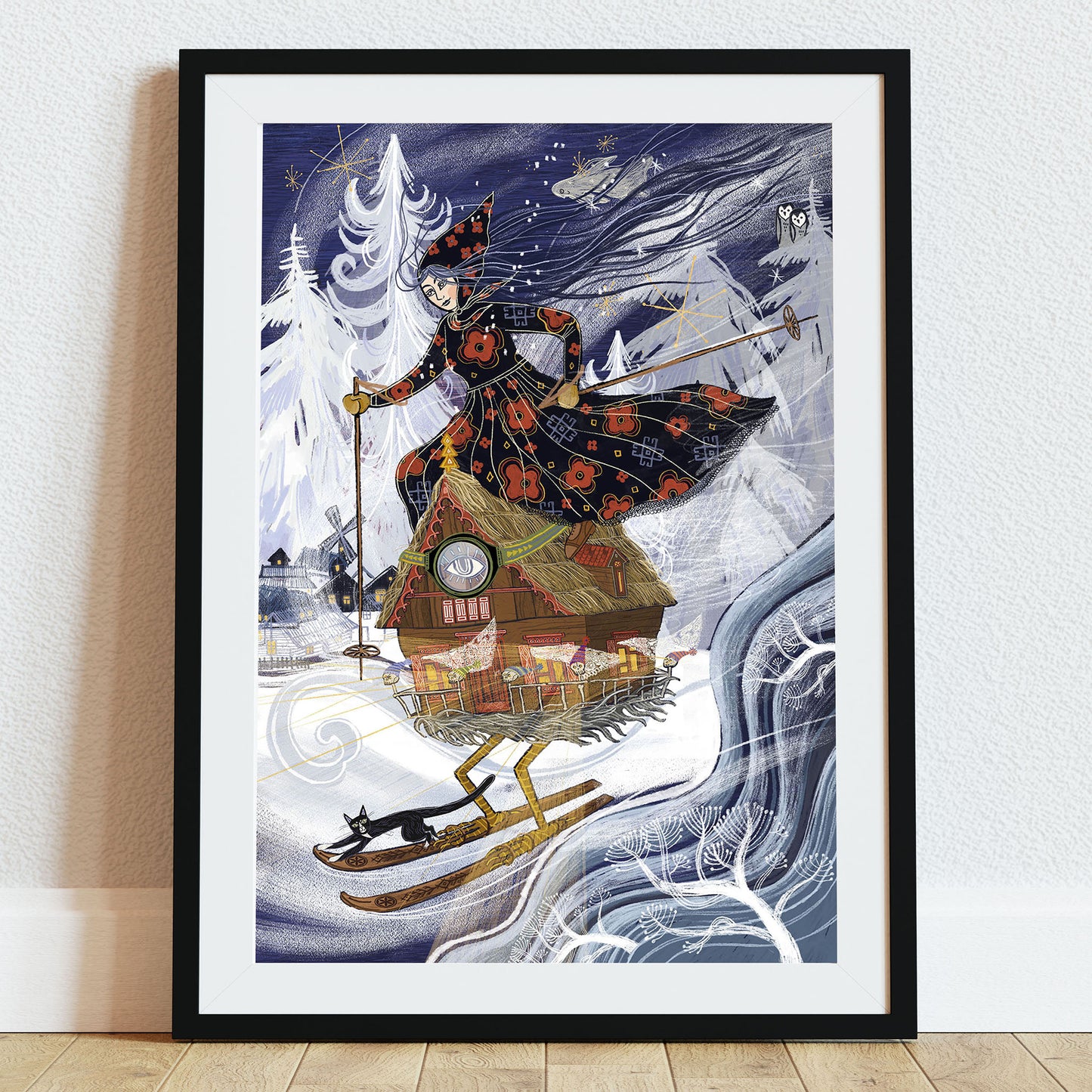 Ilustracja „Odjazdowa Baba Jaga” przedstawiająca Babę Jagę jadącą na nartach na chatce na kurzej stopie z czarnym kotem w zimowym krajobrazie.