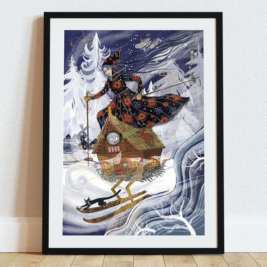 Ilustracja „Odjazdowa Baba Jaga” przedstawiająca Babę Jagę jadącą na nartach na chatce na kurzej stopie z czarnym kotem w zimowym krajobrazie.
