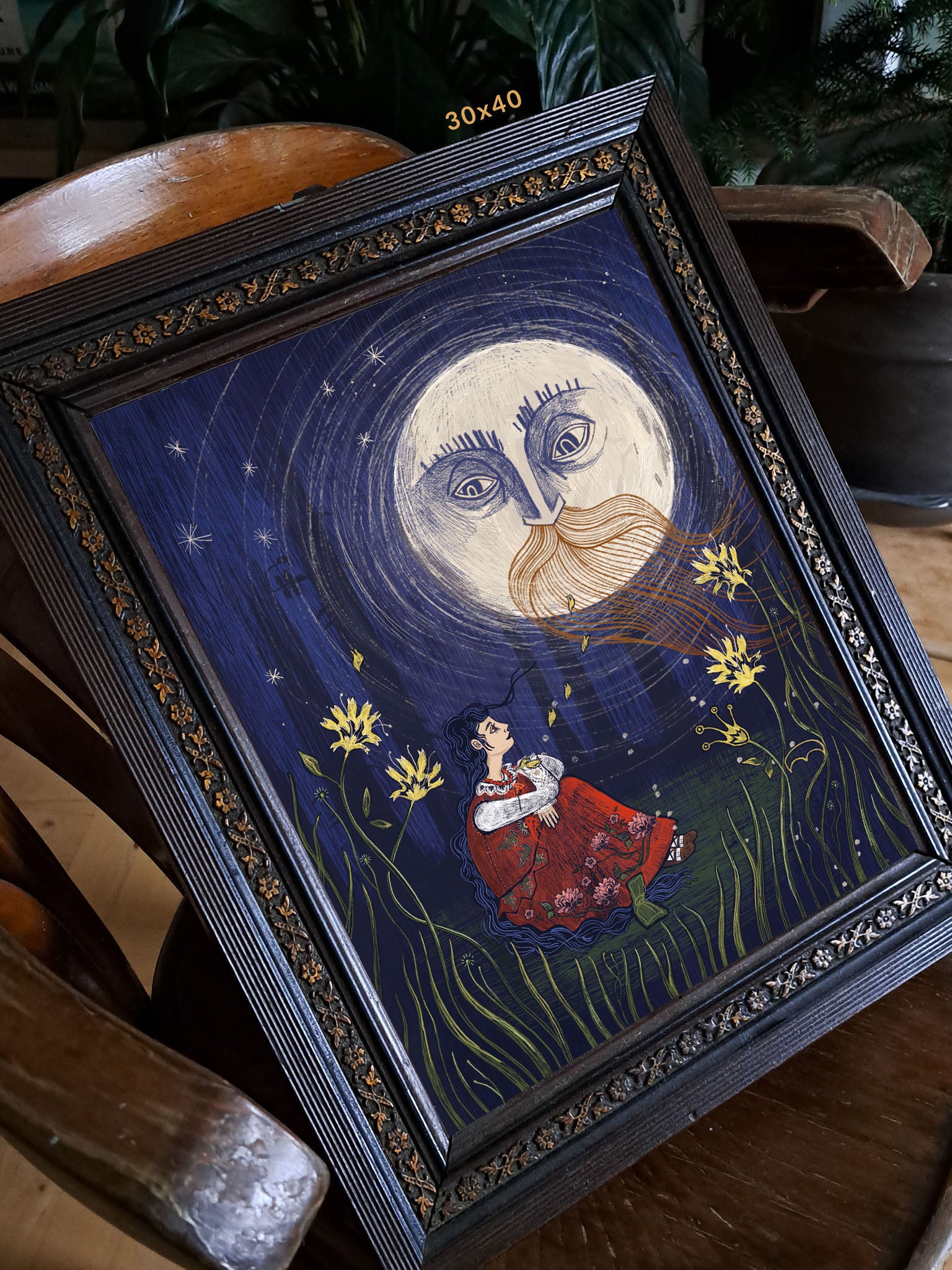 Detal ilustracji „Powiernik" – zbliżenie na postać kobiety w ludowym stroju i brodaty księżyc na tle nocnego nieba, folk art print
