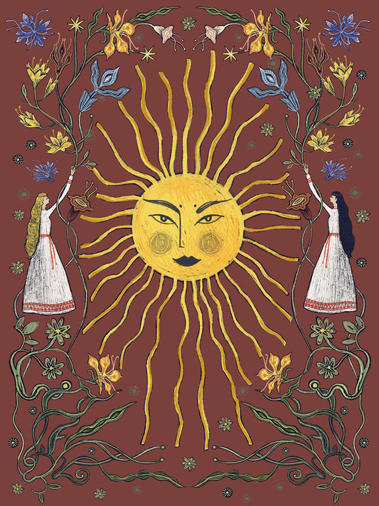 Autorska ilustracja „Letnie przesilenie bordo" Natalii Noszczyńskiej – kobiece Słońce z twarzą, dwie kobiety w lnianych sukniach i letnie kwiaty na bordowym tle, folk art print