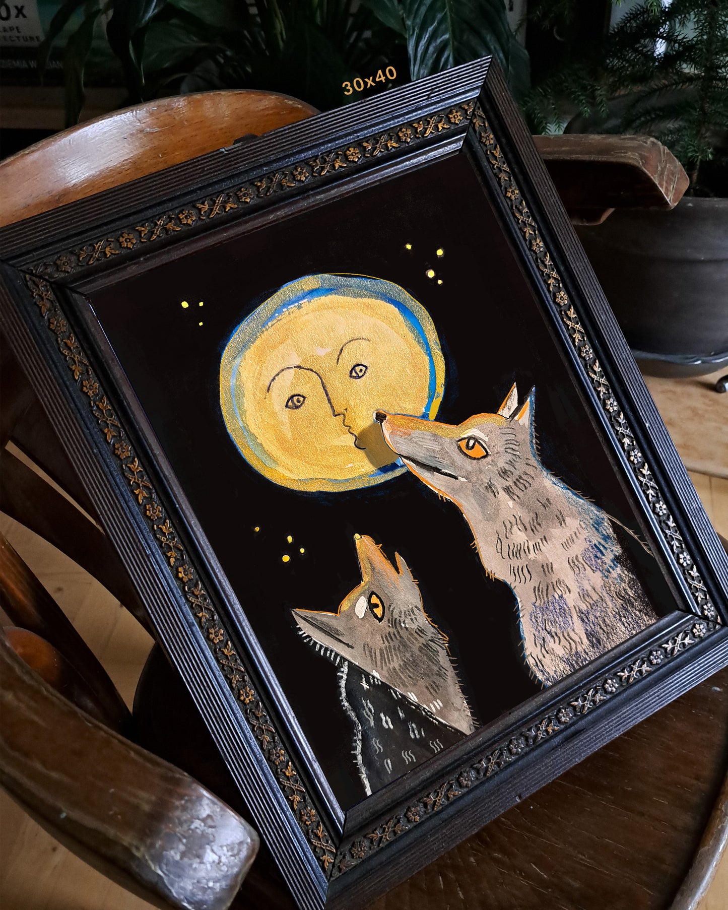 Detal ilustracji „Wilcza Pełnia" – zbliżenie na wilki i pełnię księżyca w ciemnym nocnym krajobrazie, folk art print